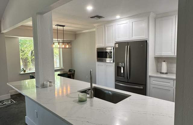 6805 Silvermine Drive