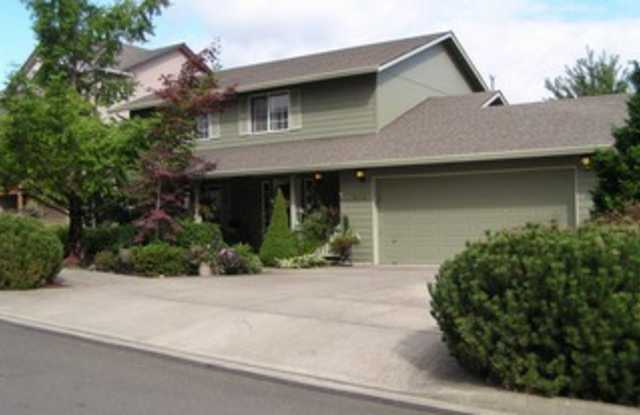 Photo of 4 bed, 3 bath in desirable McMinnville Neighborhood