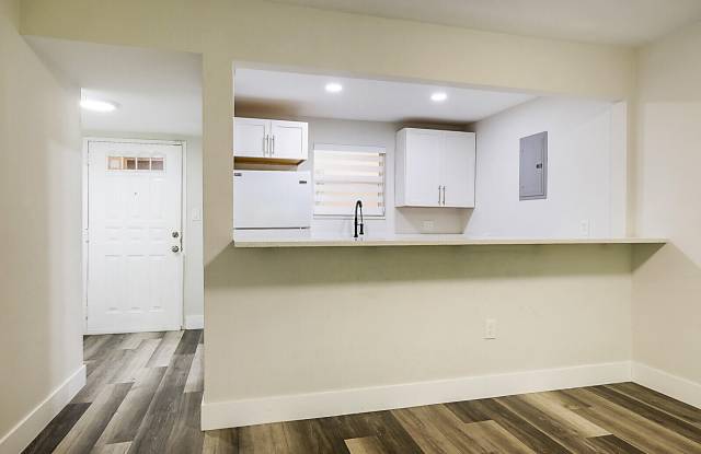 1235 Mariposa Avenue