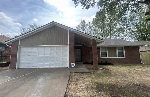 306 E 24th Ct