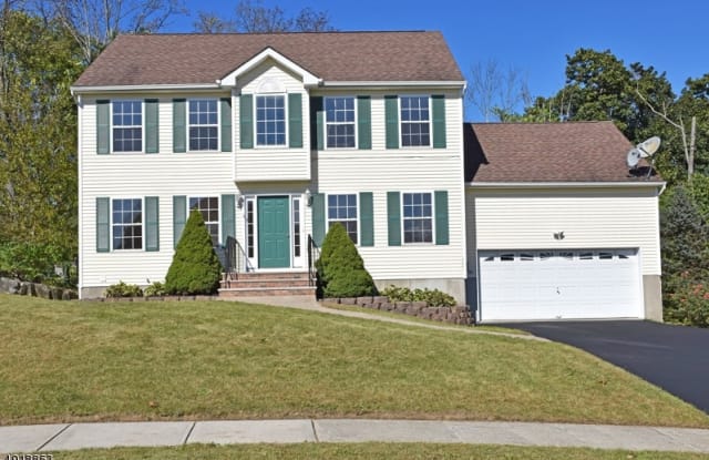 5 STRATFORD LN - 5 Stratford Dr, Newton, NJ 07860