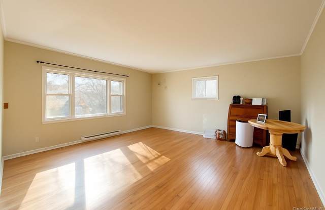 97 Deblock Road unit: 1A