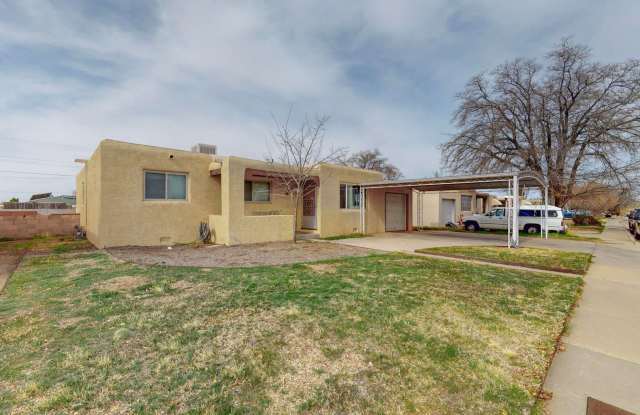 Gated Newer Pueblo 3/BD 1.75/BA 1/CG 2/CP 1774/sf