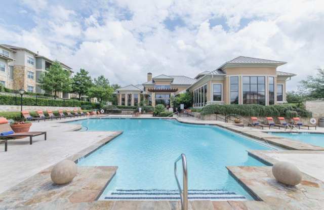 8819 Travis Hills Dr