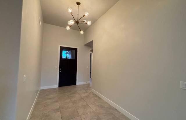 SPACIOUS SINGLE LEVEL HOME IN WASHINGTON FIELDS FOR RENT!