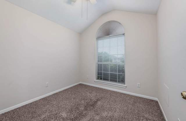 Gorgeous 3 Bed, 2 Bath in Edelweiss Estates!