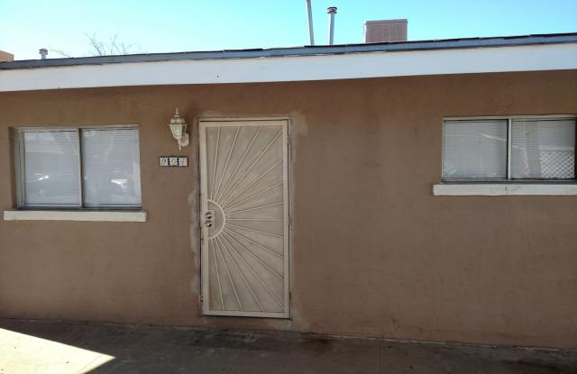 Nice two bedroom close to NMSU! - 904 Foster Road, Las Cruces, NM 88001