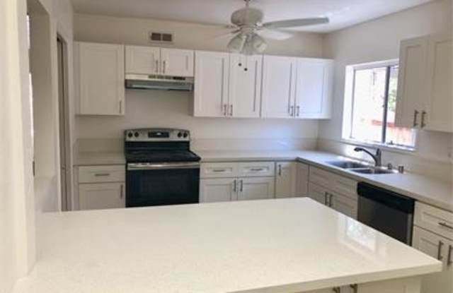 Photo of 6 Bedroom 3 Bathroom House 8 ppl MAX