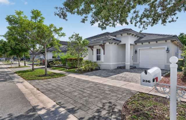 236 SE 32nd Ave