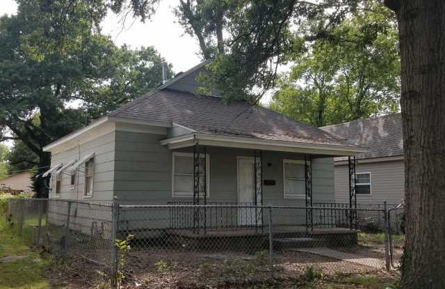 Nice 3 Bedroom 1 Bath Home with Fence in Yard!