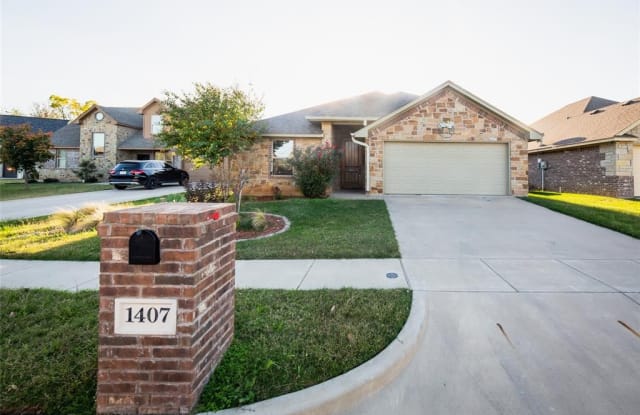 1407 Lauren Lane - 1407 Lauren Lane, Granbury, TX 76048