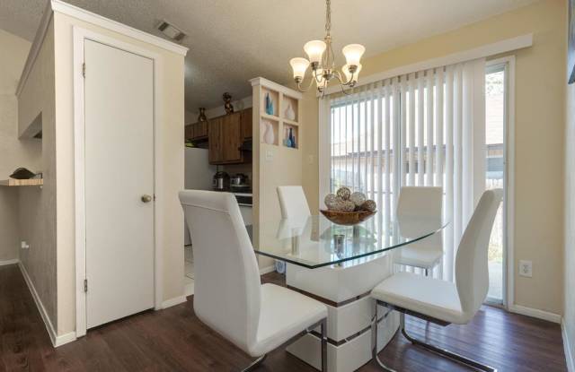 11919 Sunhillow Bnd, Unit B