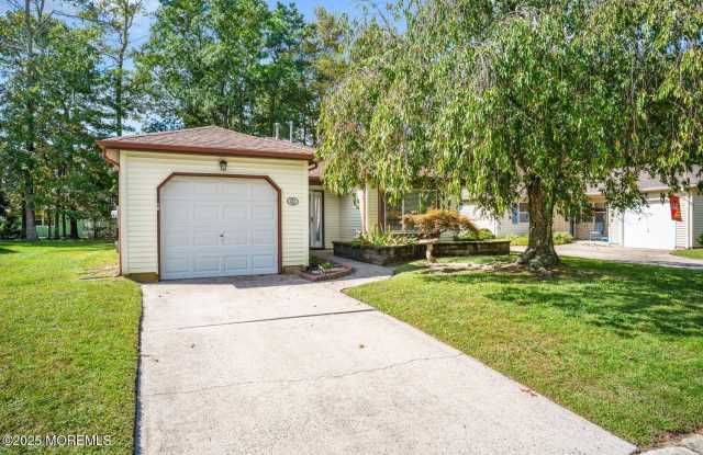 Photo of 327 Concord Court