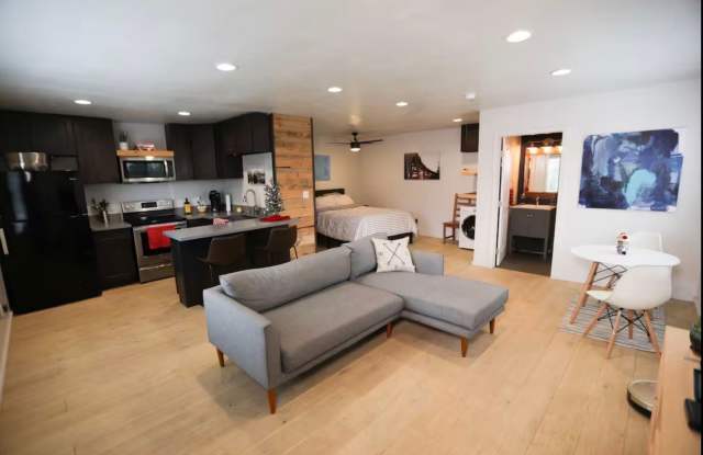 Charming Studio Condo in Pasadena