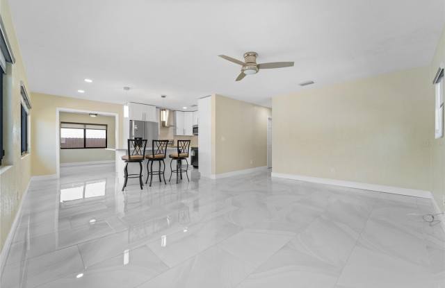 3214 E MARITANA DRIVE