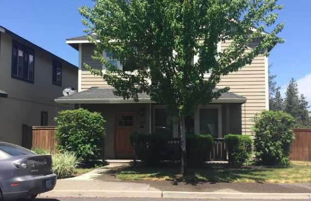 PET FRIEDNLY HOME Near Old Mill District, quiet neighborhood.