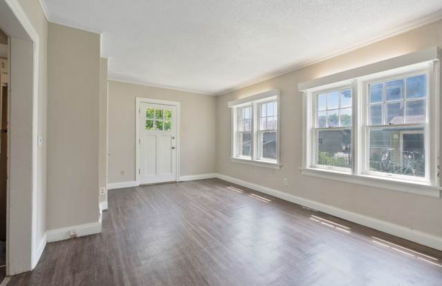 1317 State St - Cedar Falls