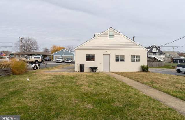 7609 IROQUOIS Avenue