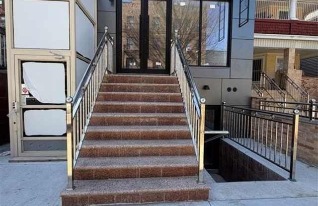 1046 East 15th Street