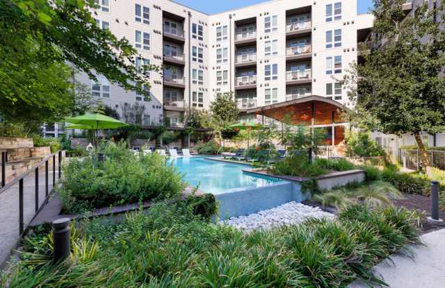 Korina and Alder at The Grove