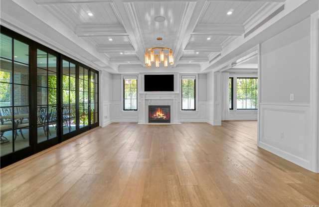 2520 La Condesa Drive