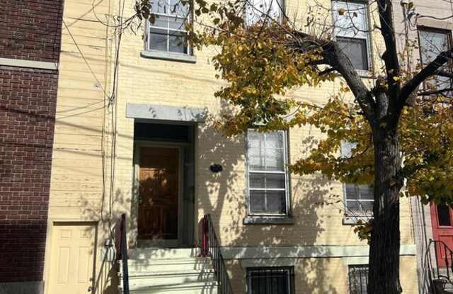 Photo of 33 Elm Street - 1