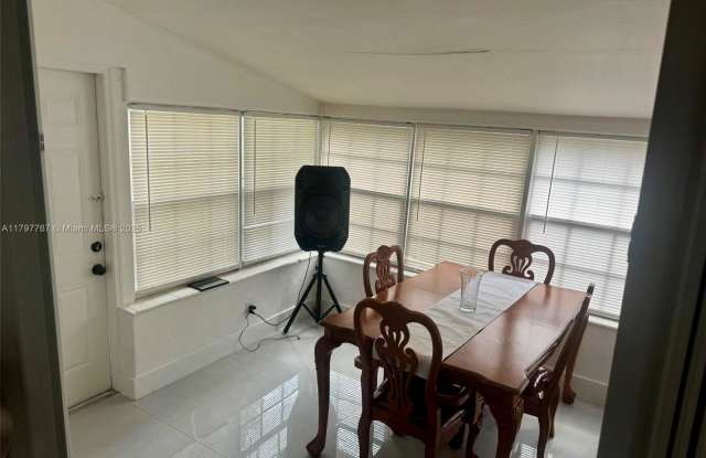 7673 Plantation Boulevard