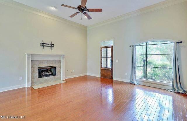 113 West Pinebrook Drive