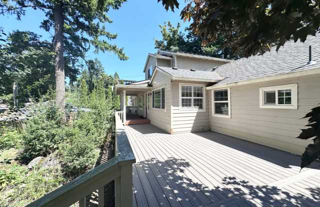 Gorgeous 3 Bed 2 Bath w/ Brand New Deck Patio Home in Cedar Hills! MOVE IN SPECIAL!