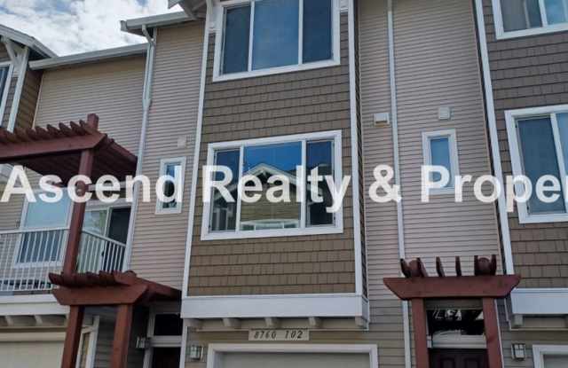 Sexton Crest Townhome Open Floor Plan Gas Fireplace 2 Car Tandem Attached Garage Available Mid March