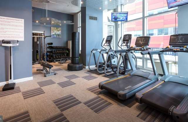 205 W WASHINGTON Square unit: 2203