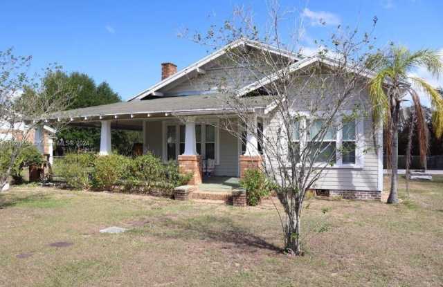 11 E Palmetto St