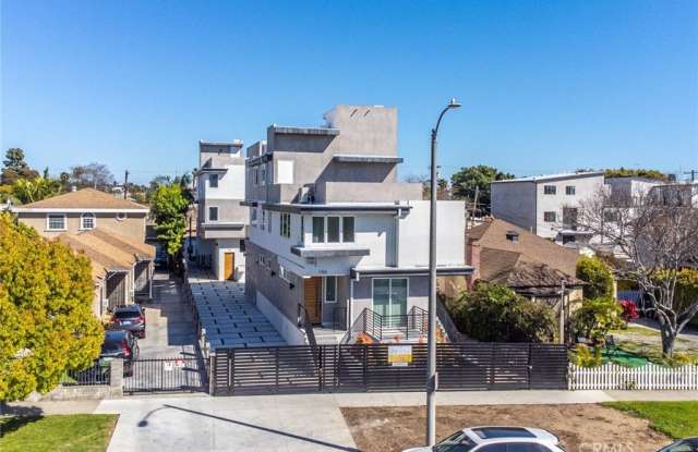 Photo of 1702 S Redondo Boulevard