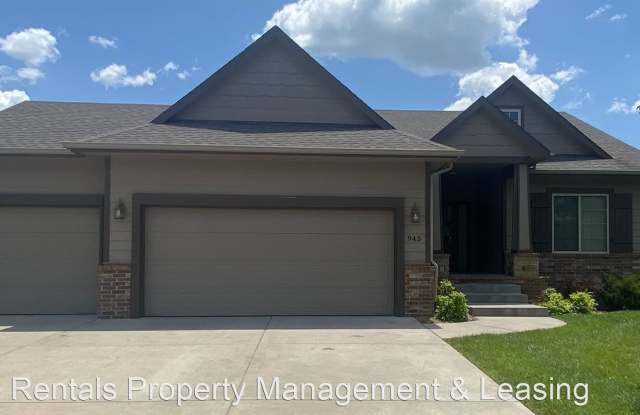 945 W Threewood Ct