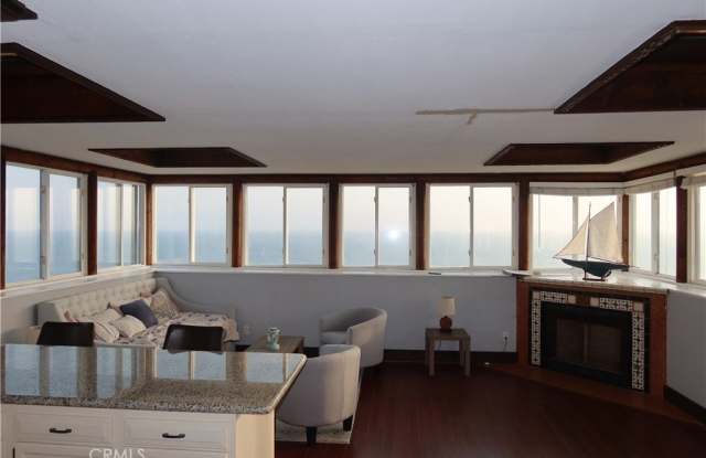 1481 W Paseo Del Mar