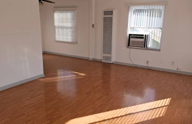 Beautiful Newly remodeled 2 bedroom/ 1 bathroom apartment in Los Feliz! 1st month free! Must see to appreciate!