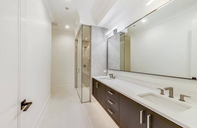 4920 North Lincoln Avenue