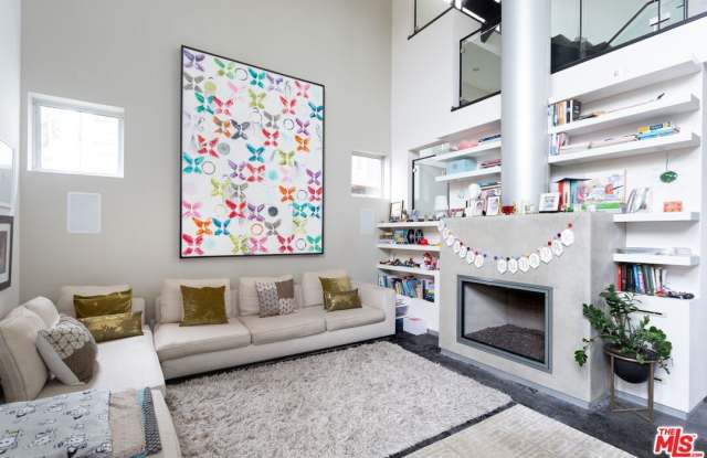 Photo of 1917 Alberta Ave