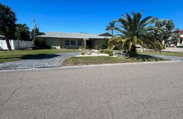 1910 Bayshore Dr