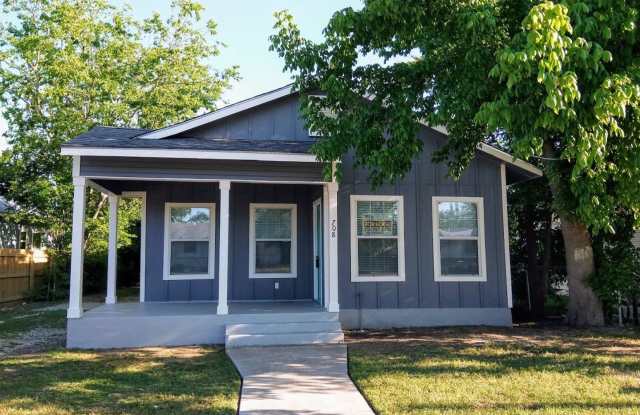 Photo of Charming 2 Bedroom, 1 Bath Duplex Near Downtown San Antonio