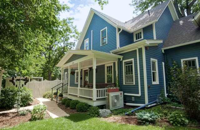 330 Pearl Street - House
