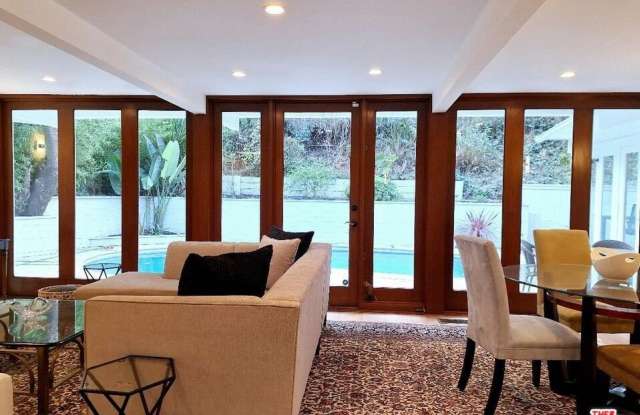 1573 Benedict Canyon Dr