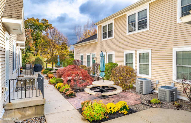 1112 Western Avenue unit: 4