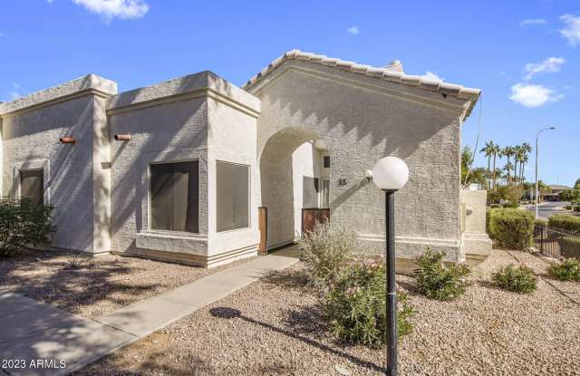 2100 W LEMON TREE Place unit: 15