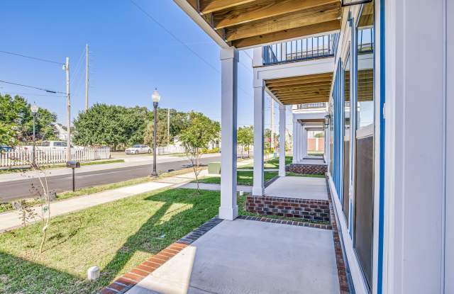 520 N Devilliers Street - 1