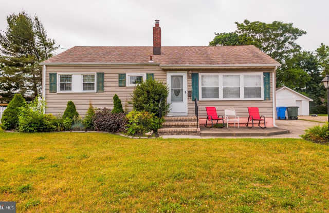 222 MACCLELLAND Avenue