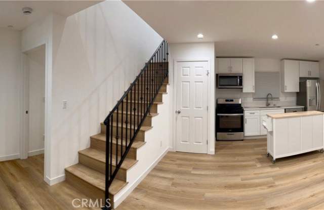 18654 Runnymede St. 1/2