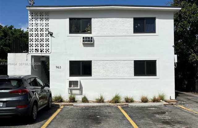 963 NW 5th St