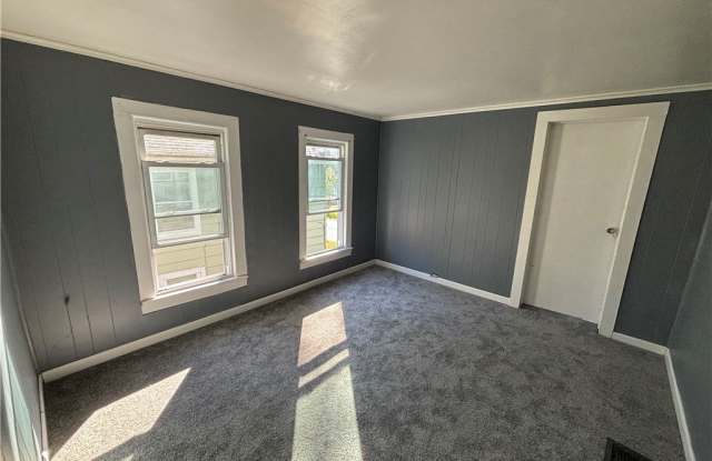121 Sterling Street unit: Upstairs