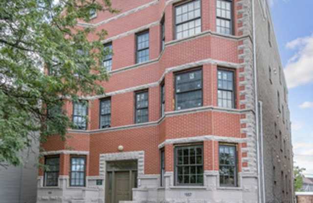4 Bedroom, 3 Bathroom Impressive Lincoln Park Duplex